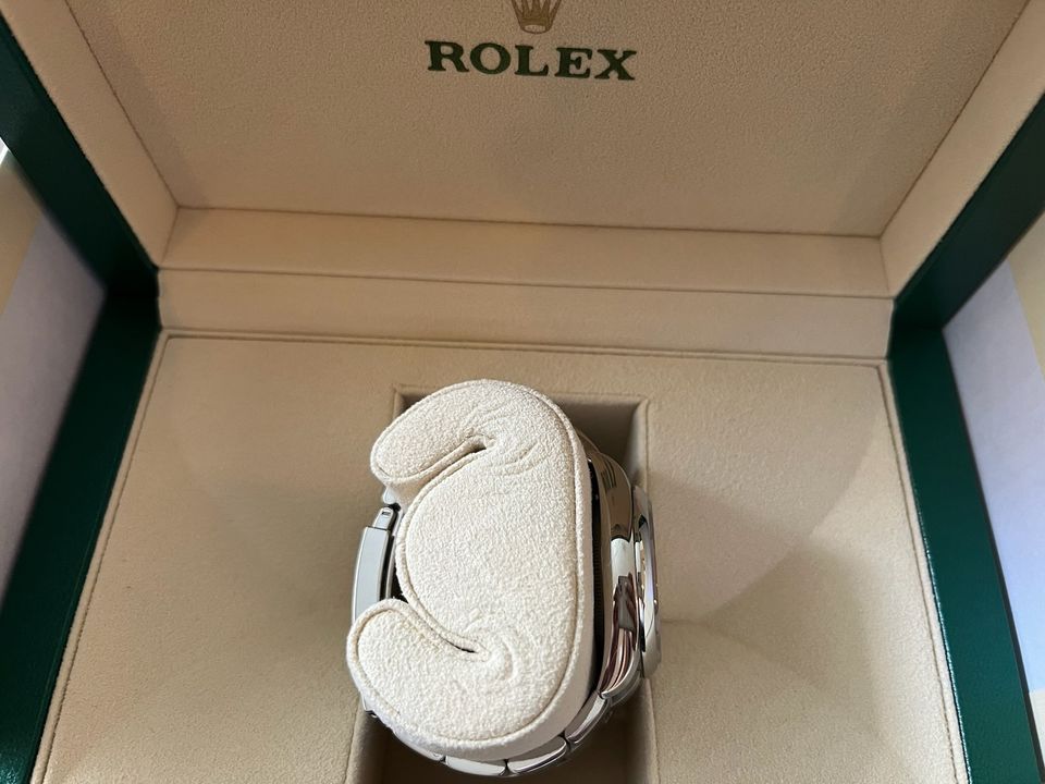 Rolex Oyster Perpetual 34 White Grape Ref. 114200 - Dez 2020 in Essen