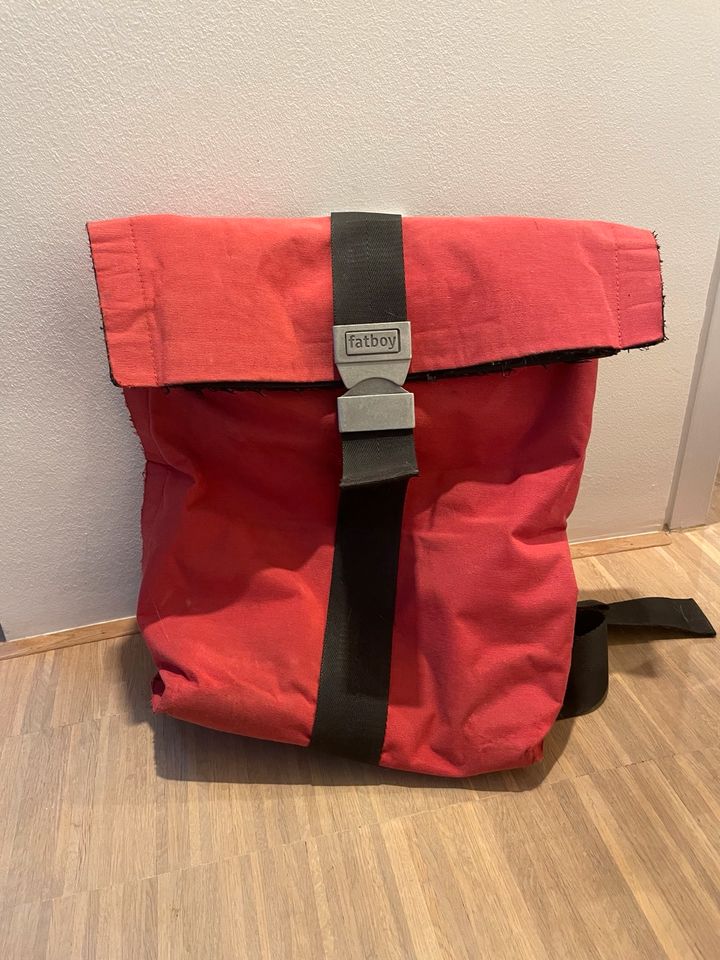 Roter Fatboy Rucksack in Oberschweinbach