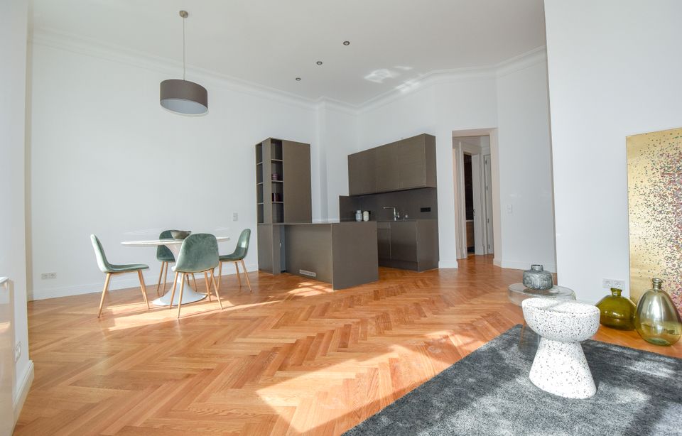 LUXURIÖSE ALTBAU-WOHNUNG MIT SÜD-BALKON  NAHE LUDWIGKIRCHPLATZ in Berlin