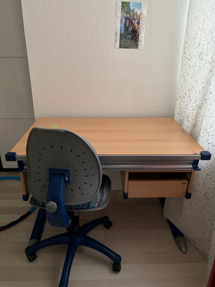 Schreibtisch von Ikea in Berlin