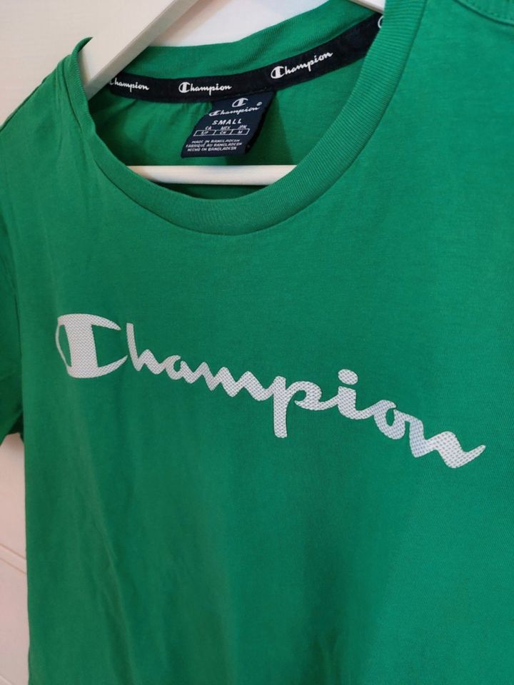 Champion T-Shirt Grösse S in Weil am Rhein