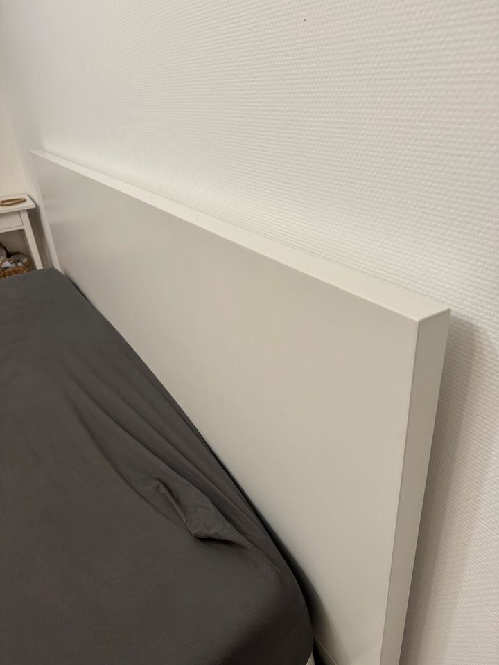 IKEA Bett mit 4 Aufbewahrungsboxen weiß  , Doppelbett voll  h in Hermeskeil