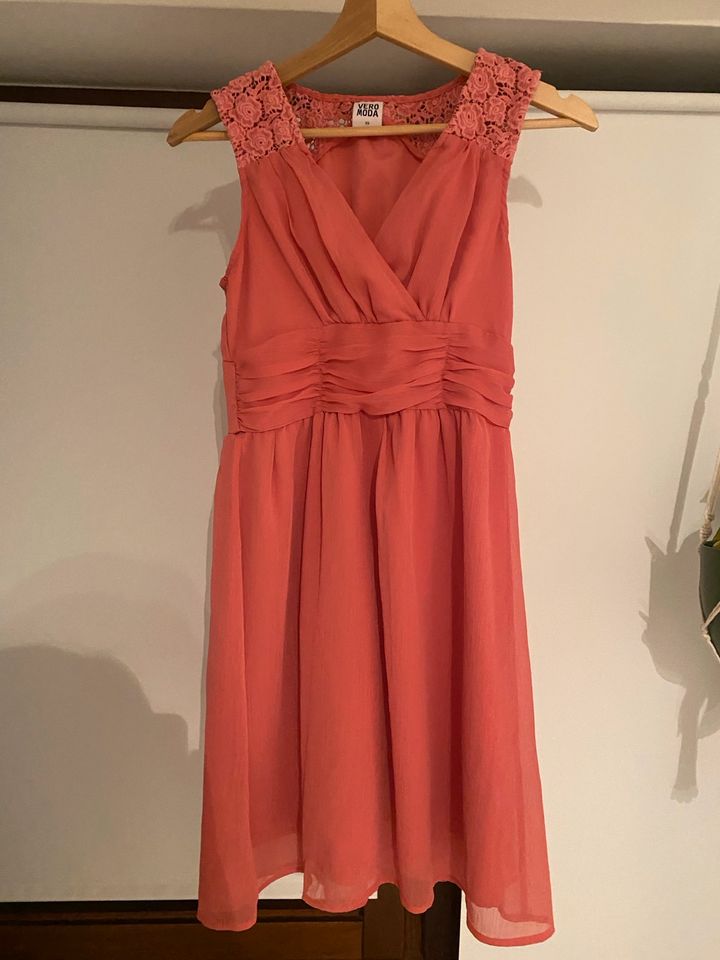 Kleid von Vero Moda in Größe XS in München