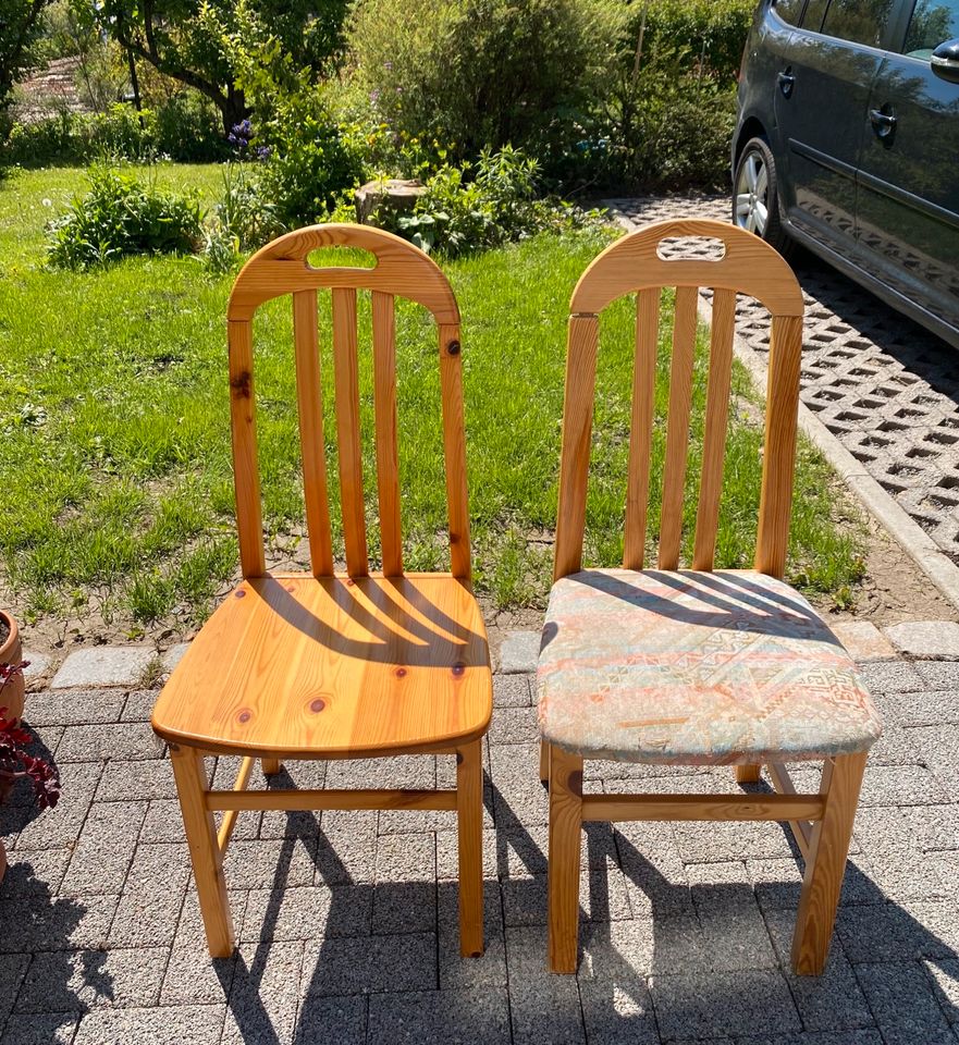 2 Stühle, Kiefer lackiert. in Weimar