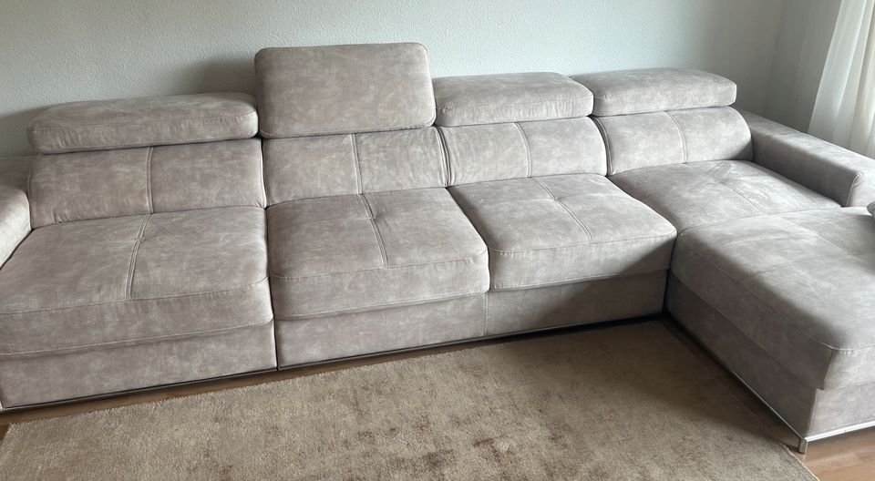 Ecksofa mit Bettkasten und Schlaffunktion, wie neu! in Offenbach