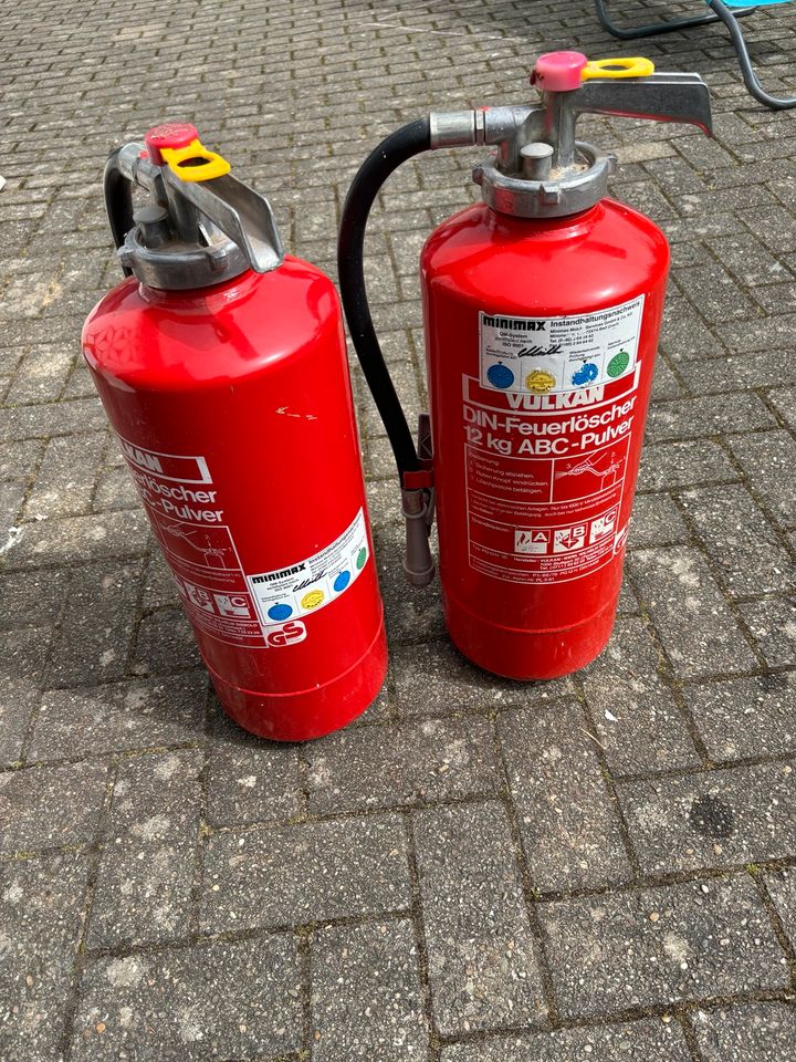 Zwei Feuerlöscher, gebraucht, aber gut in Lahr (Schwarzwald)