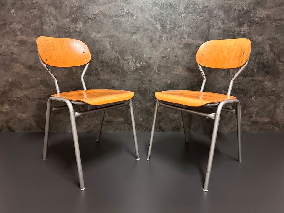 Gebrauchte Stühle Vintage Retro Stapelstühle Gastro Stuhl Café in Bruchköbel