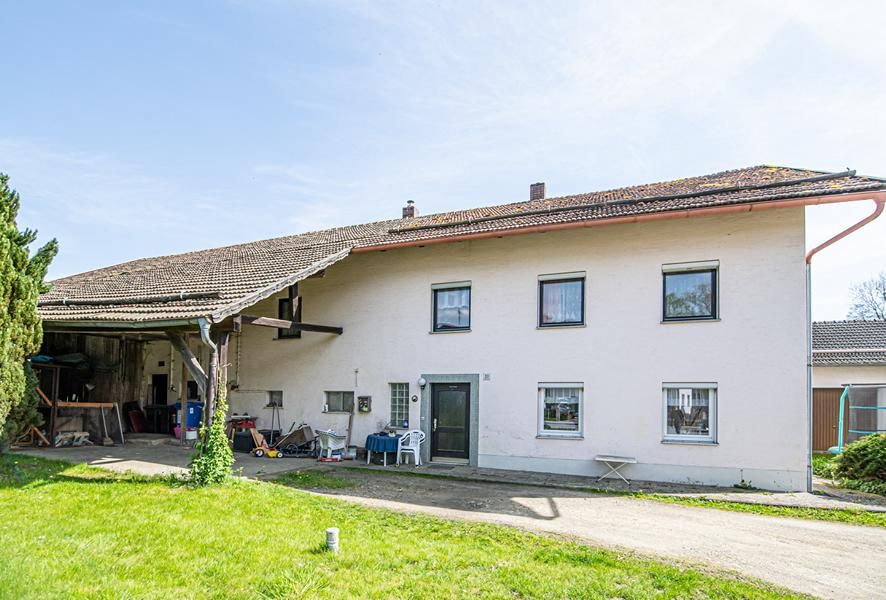 Großes Wohnhaus mit Garten  in guter Lage in Waffenbrunn