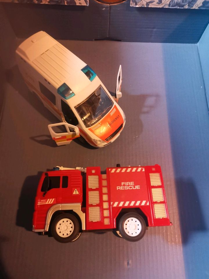 Feuerwehr & Krankenwagen Auto /Spielzeug in Diespeck