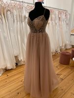 Abendkleid mit Pailletten in Nude, Gr. 38, NEU Friedrichshain-Kreuzberg - Kreuzberg Vorschau