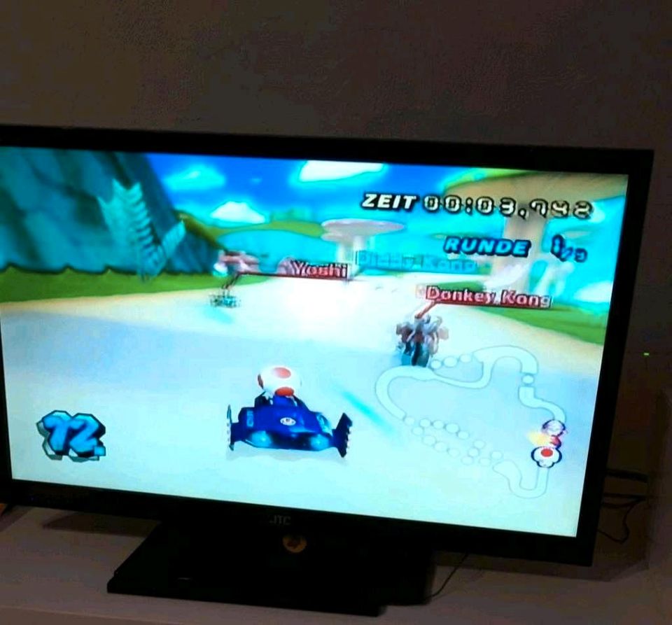 Nintendo Wii mit 2 Controllern + 1 Super Mario Spiel in Gelsenkirchen