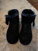 Ugg Boots mit Schleife Nordrhein-Westfalen - Oelde Vorschau