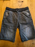 Neuwertige kurze Stretch Hose Shorts Bermuda Gr. 164 Hessen - Schöffengrund Vorschau
