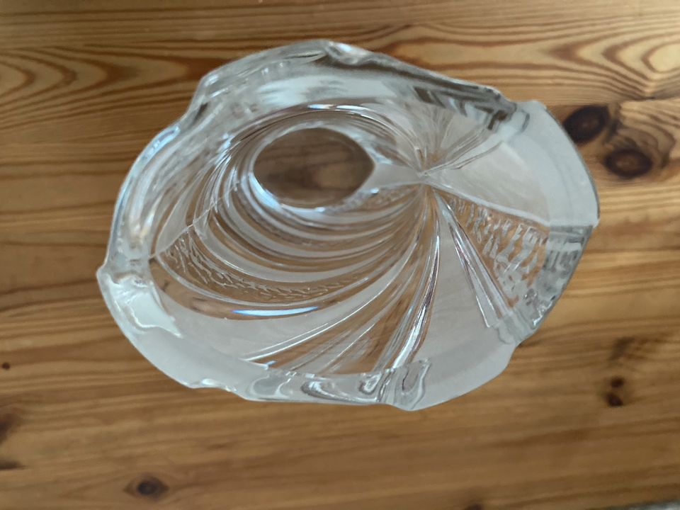 Hübsche Kristallvase Glasvase mit ovaler Öffnung Retro 70er Jahre in Hamburg