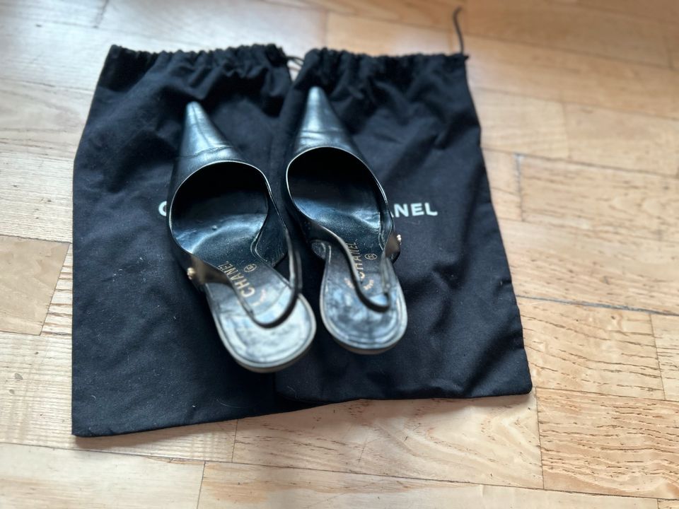 CHANEL Pumps, Leder, Gr.37, Farbe schwarz, Pfennigabsatz in Dießen