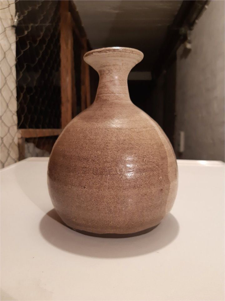 Keramik Vase Zeitloses Design in Altenholz