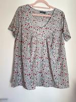 Sommerbluse Shirt Hemd hellgrau geblümt oversized 38-42 Leipzig - Leipzig, Südvorstadt Vorschau