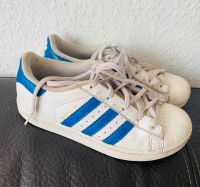 Adidas Superstar weiß/blau Gr.33 Leder Sneaker Sportschuhe Frankfurt am Main - Bornheim Vorschau