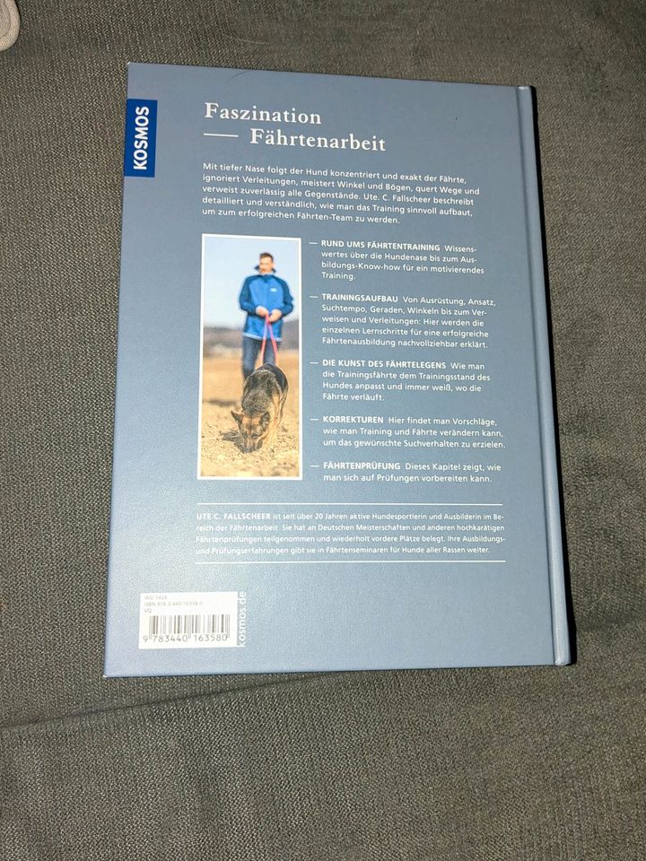 Buch Trainingsbuch Fährtenarbeit, Verlag Kosmos, neuwertig in Alzenau