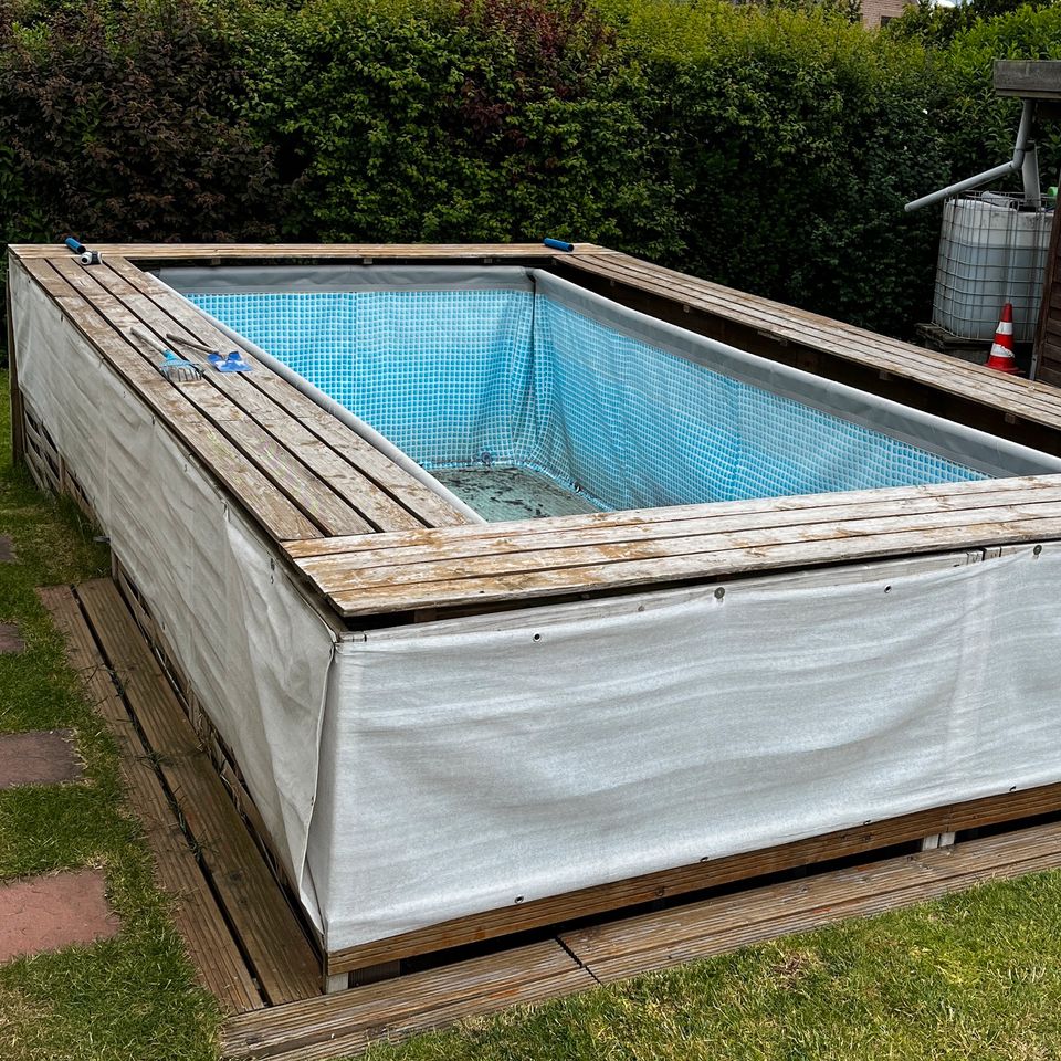 Intex Frame Pool Ultra mit Solar, div Zubehör und Holzdeck in Königslutter am Elm
