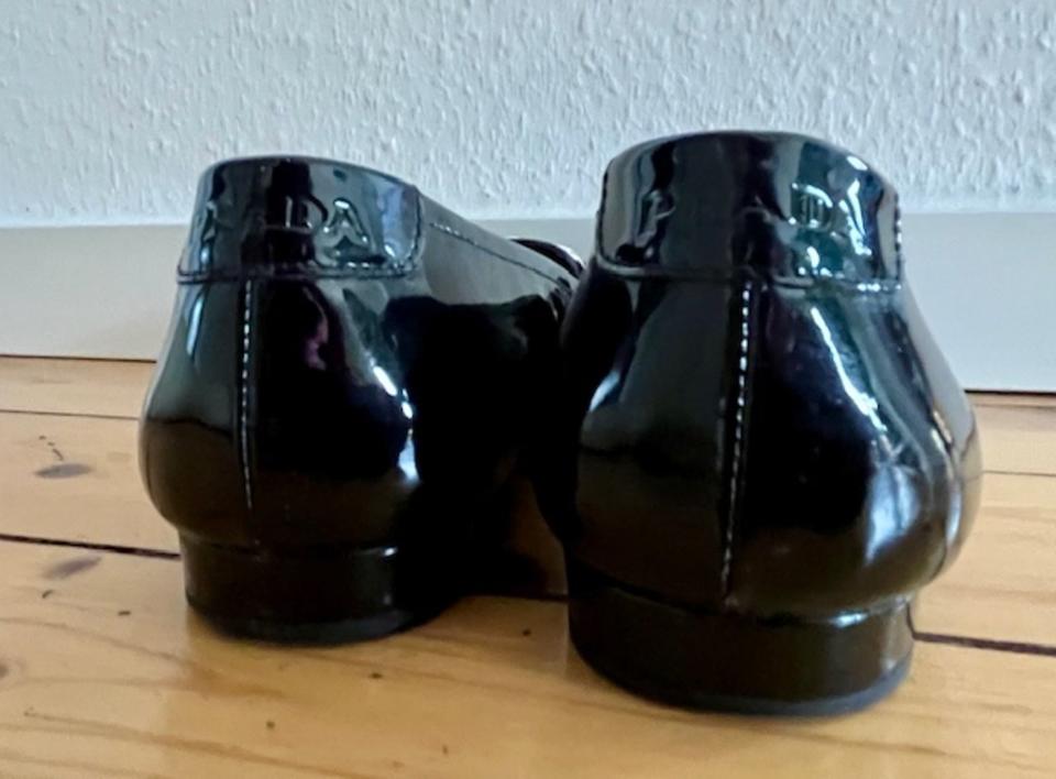 PRADA Damenschuhe Loafer Lack schwarz 38,5 38 1/2 College in Meerbusch