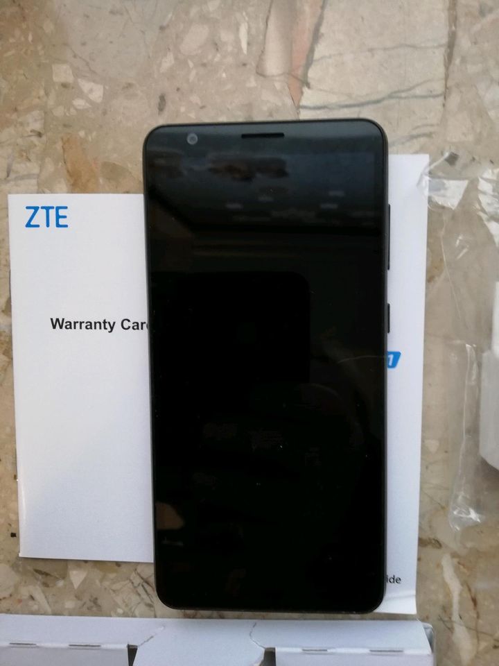 Handy ZTE Blade A31 neuwertig in Bockhorn