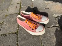 Glänzende rosa Turnschuhe Gr 30 Niedersachsen - Syke Vorschau