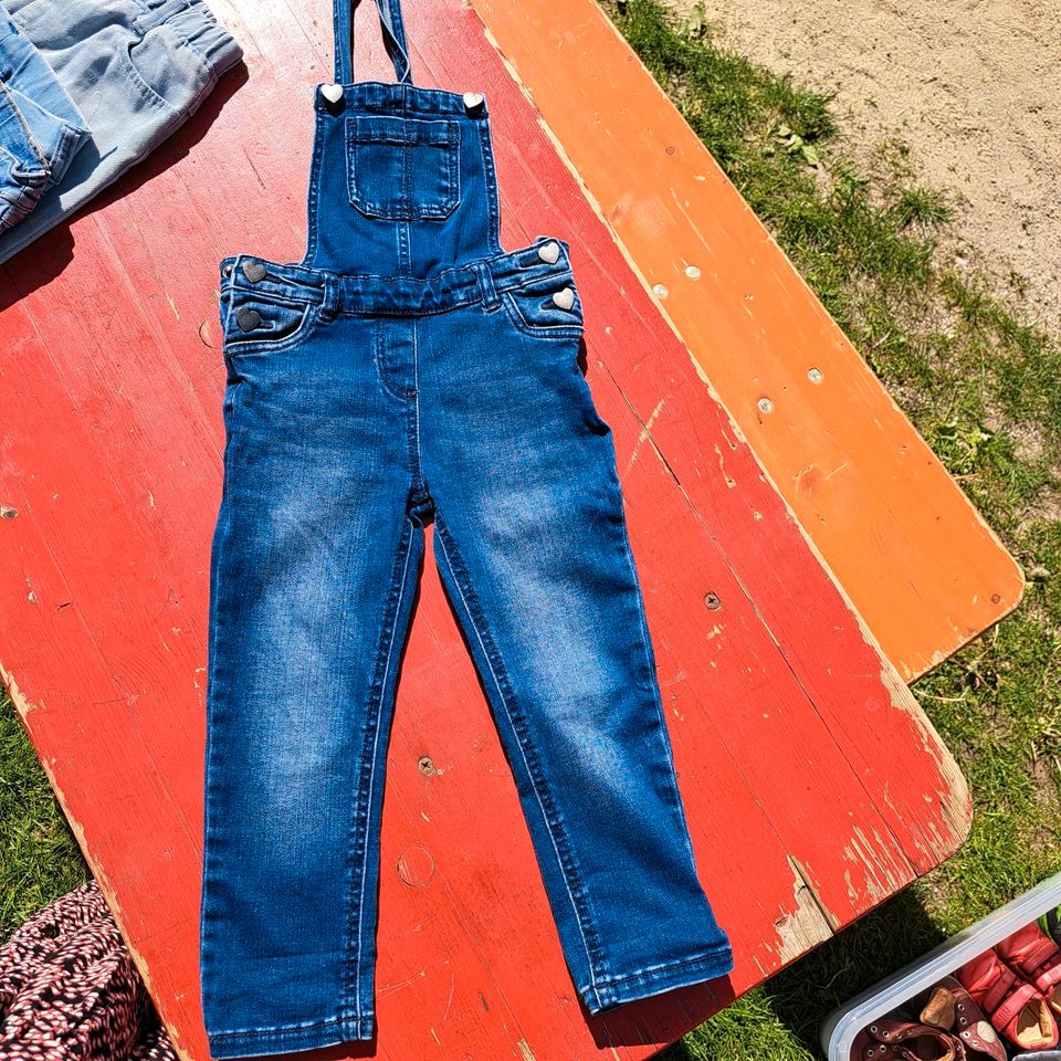 Jeans - Hosen :  Jeggings, leichter stoff , Latzhose  98 / 104 in Haar