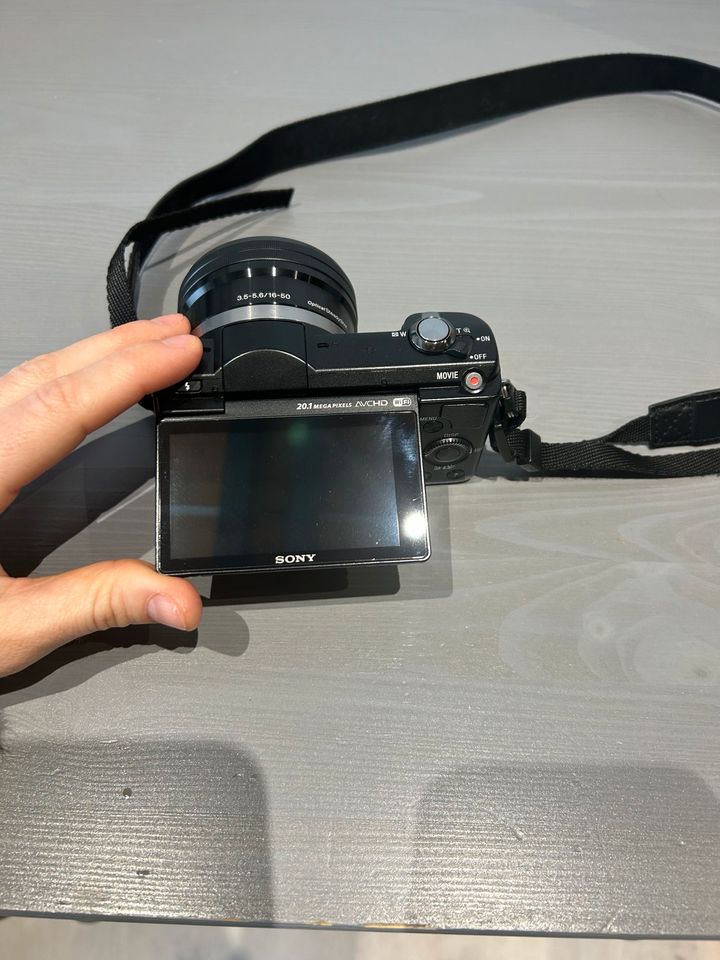 Sony Alpha 5000 Systemkamera schwarz inkl. Tasche in Heuchlingen