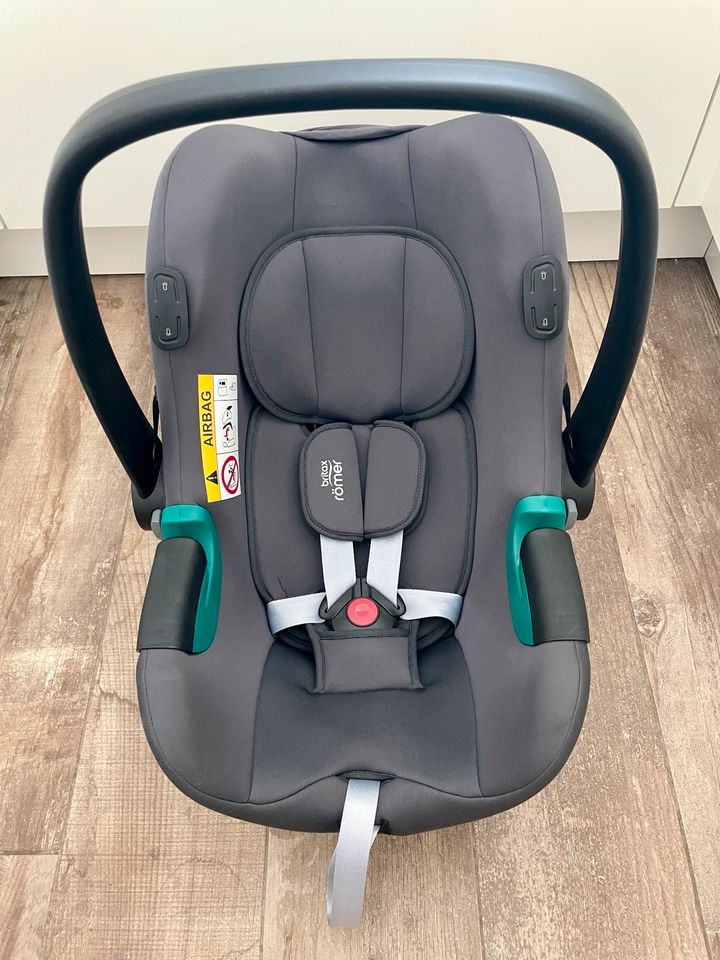 „ Maxi-Cosi“ / Babyschale von Britax Römer i-Sense + Beleuchtung in Braunschweig