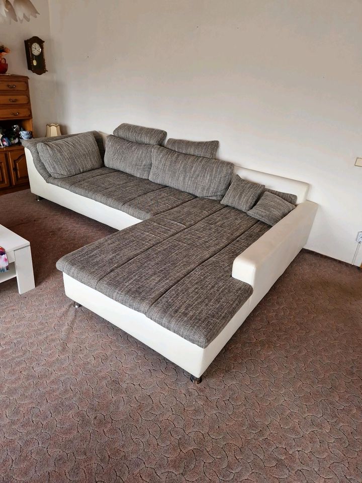 L Sofa Couch sehr gepflegt Leder Stoff Grau Weiß in Ziepel