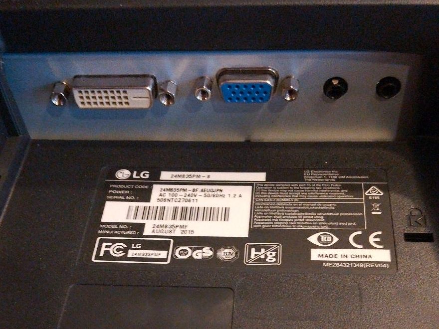 LG Monitor höhenverstellbar/drehbar  24Zoll in Panschwitz-Kuckau