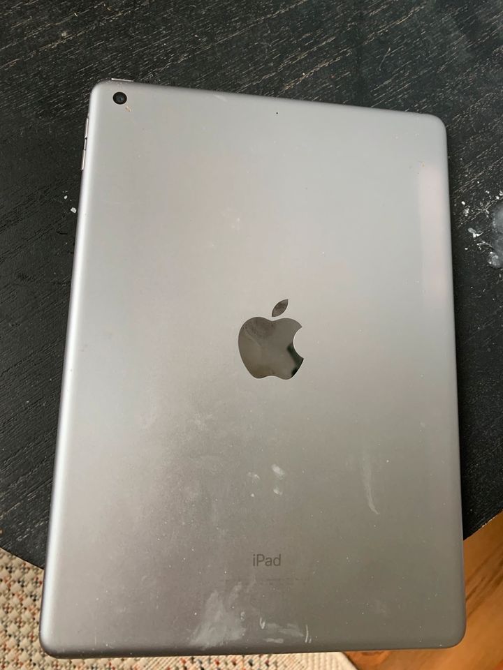 Gebrauchtes iPad 2019 9,7“ in Bielefeld