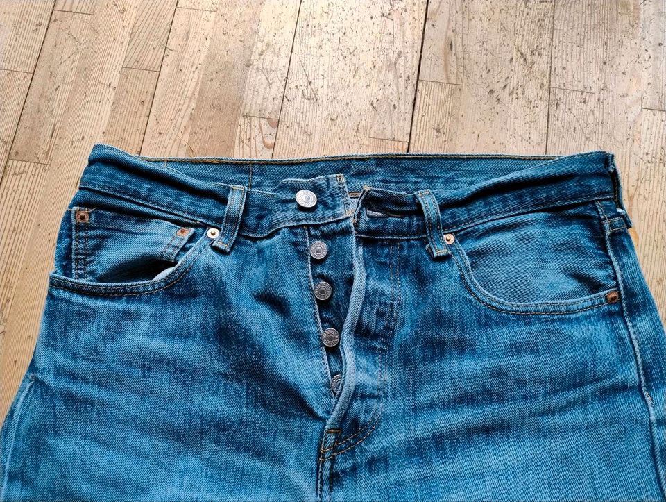 Jeans Levis 501 W32 L32, getragen in München