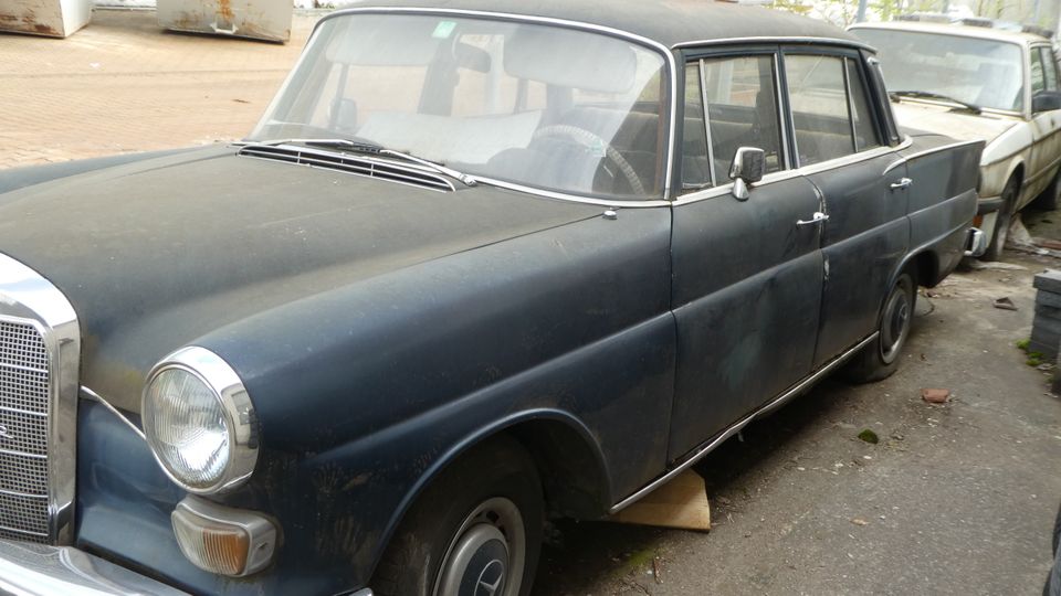 Mercedes W110 Bj. 1965 zum Ausschlachten in Stadtbergen