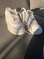 Turnschuhe von Nike Größe  37,5 weiß/hellblau Nordrhein-Westfalen - Neuss Vorschau