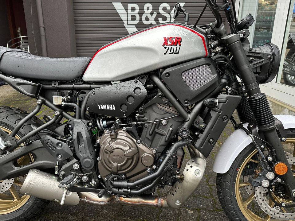 Yamaha XSR700 X-Tribute LED Modelljahr 2023 in Hanau