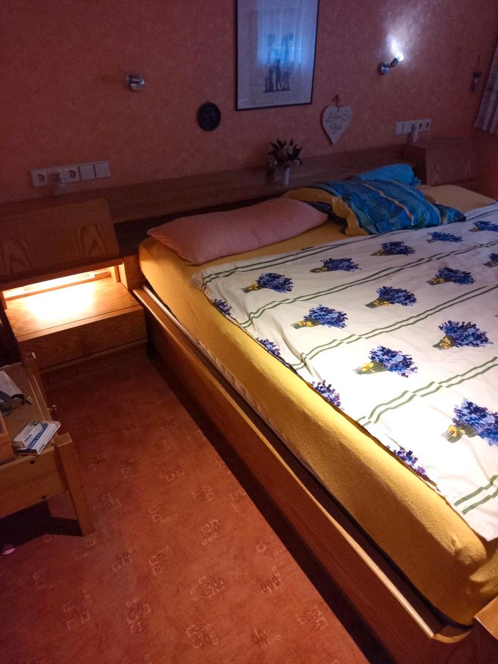 Schlafzimmer komplett Kiefer teilmassiv in Göttingen