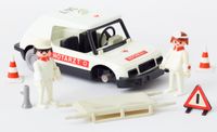 Vintage Playmobil Notarzt Auto + 2 Figuren m. Bahre Düsseldorf - Pempelfort Vorschau