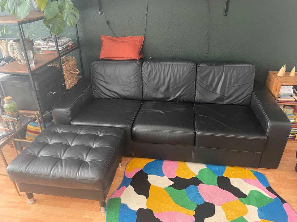 Couch Sofa schwarz Kunstleder in Leipzig