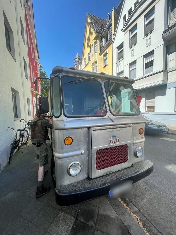 Step van Ford p350 Foodtruck milktruck bread Truck in Düsseldorf