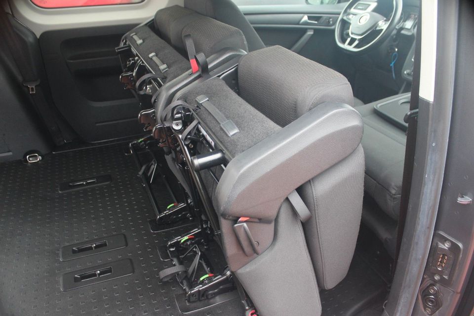 Volkswagen Caddy 2,0 TDI DSG, 5 Sitze, AHK 1.500 kg in Burgthann 