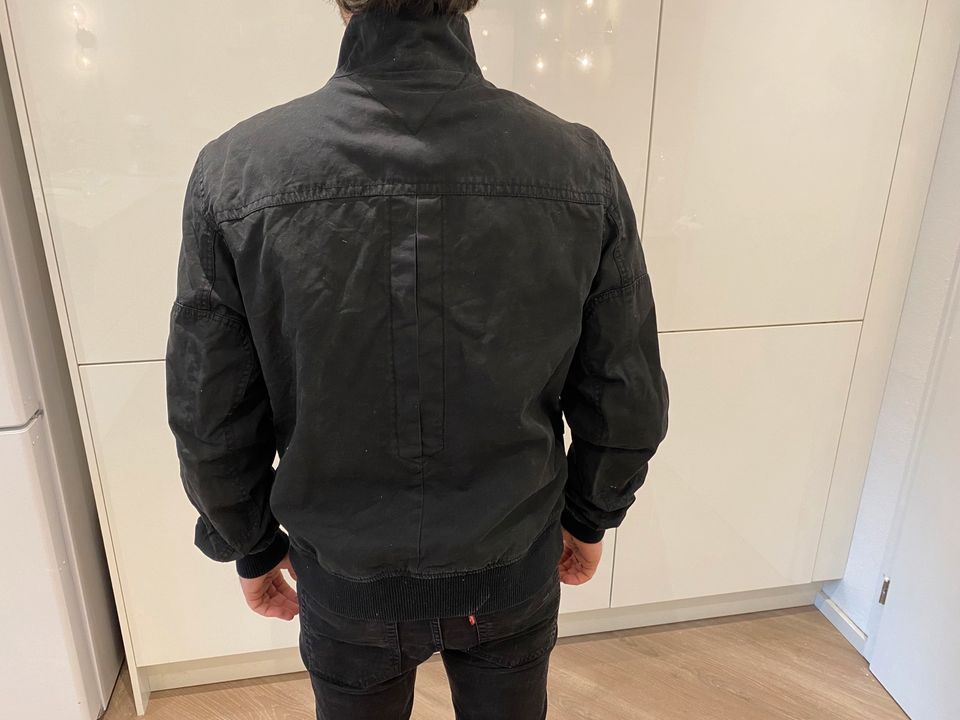 TOMMY HILFIGER DENIM Jacke Blouson College Schwarz Herren L 48 50 in  Rheinland-Pfalz - Landau in der Pfalz | eBay Kleinanzeigen ist jetzt  Kleinanzeigen