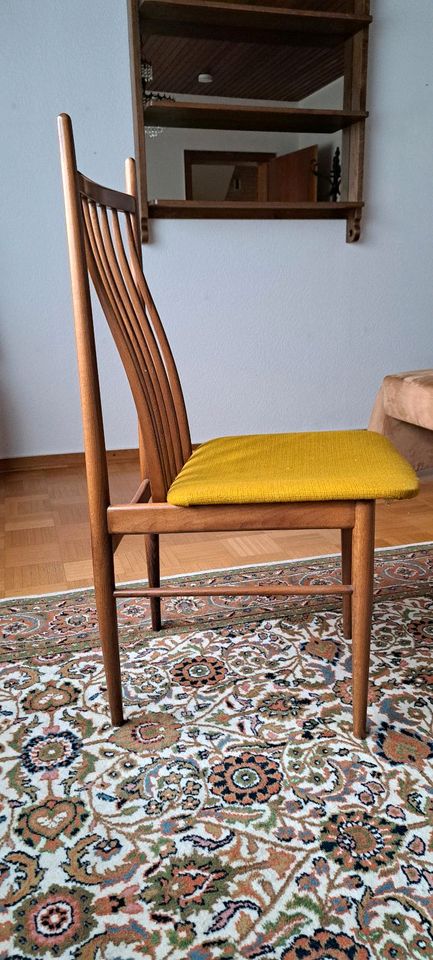 6 Stühle mit rundem Tisch 60ziger Jahre Dänisches Design in Rüsselsheim