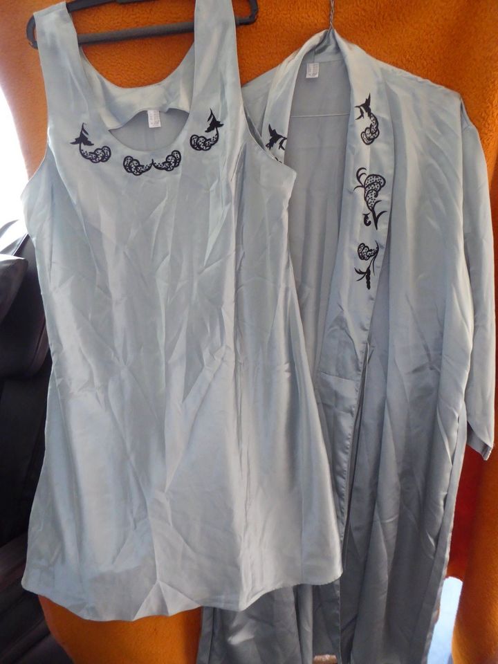 Damen Set Nachthemd + Morgenmantel, Gr. 48/50, Silber in Eberhardzell