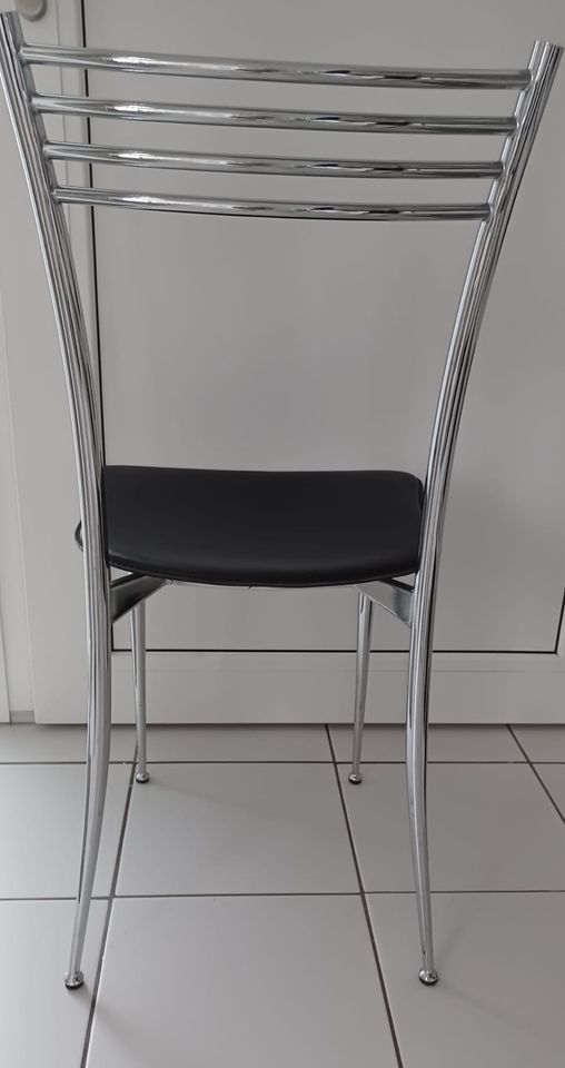4 Stühle schwarz Metall neuwertig in Wolfsburg