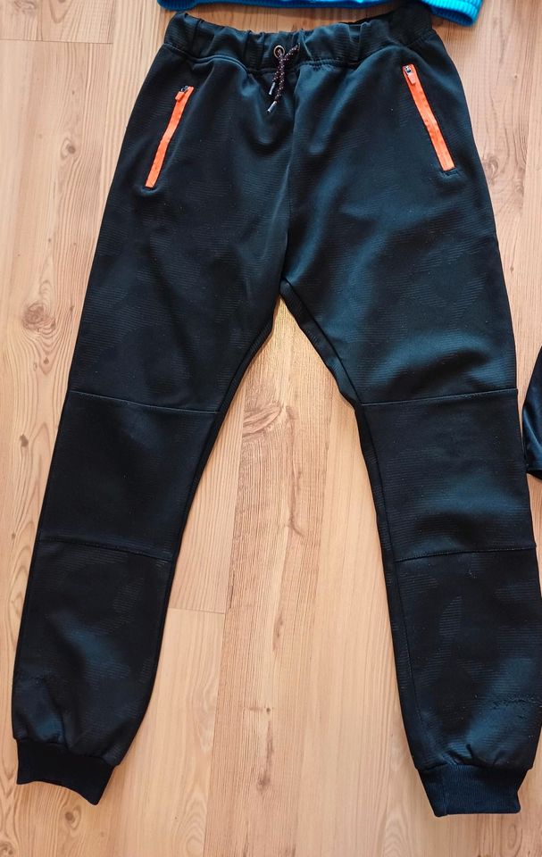 Bekleidungspaket Gr 164 Hoodies Jeans kurze Hose Trikot Joggingho in Leibertingen