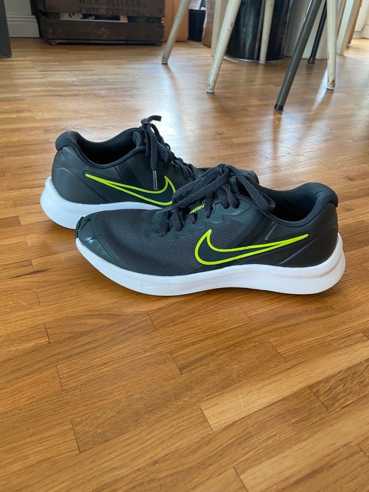 Nike Turnschuhe Gr. 36,5 in Hamburg