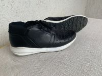 Tamaris Leder-Schuhe/Sneakers Größe 37 Farben schwarz/weiß Hessen - Calden Vorschau