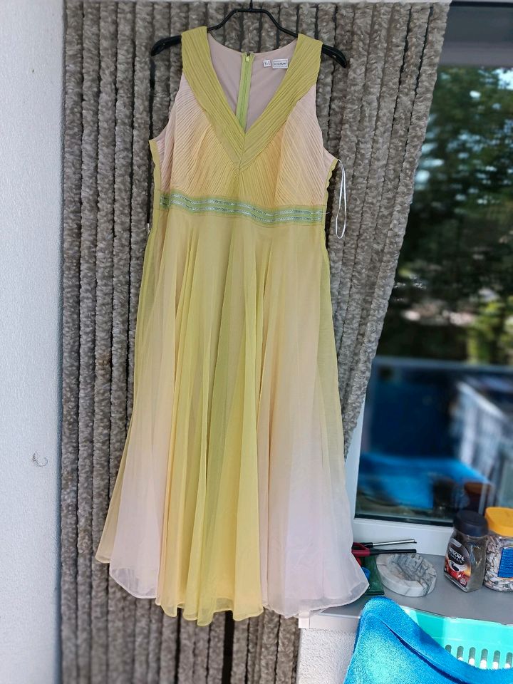 Kleid Bodyflirt Maxi ausgestellt Gr ca 46-48 in Bremen